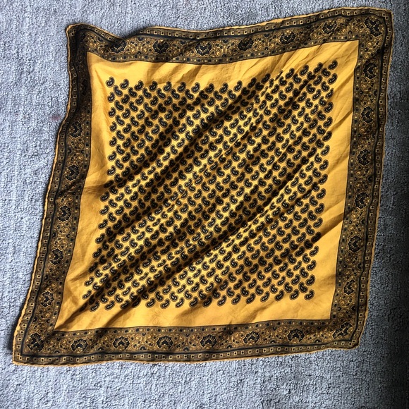 Deep yellow vintage scarf - Picture 2 of 2